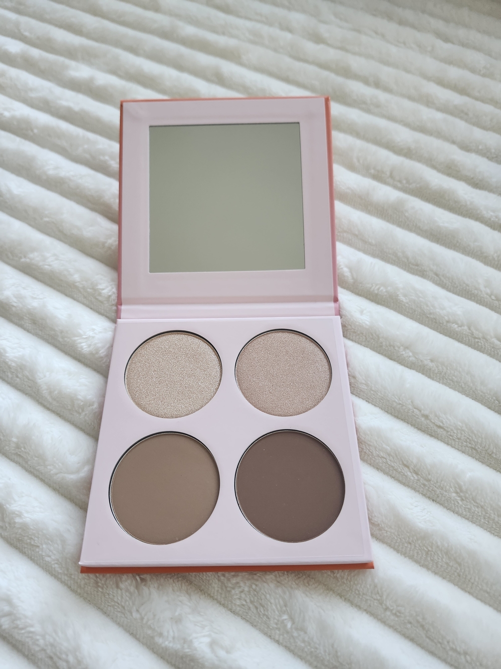 Doll 10 Beauty Caribbean in a Compact Contour Palette. Brand NIB